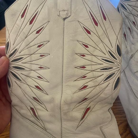 Dingo Leather Cowgirl Boots, White with Starburst Pattern, Size 8 - Picture 3 of 11